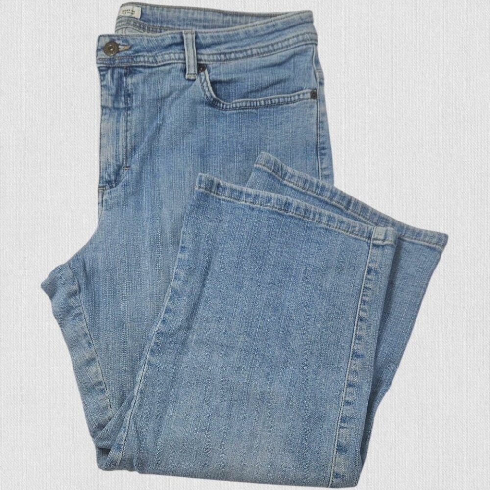 Women's Lee Jean Capri’s Size 16 Calf Length Lt. Blue Belt Loops 5 Pocket T7